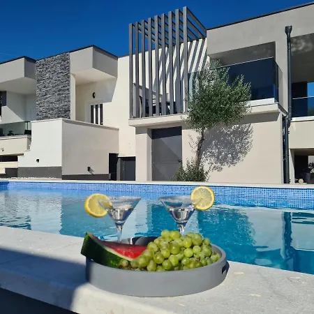 M&m Villa Sevid