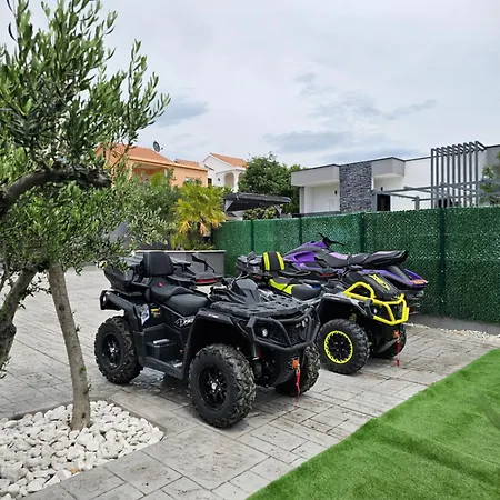 M&m Villa *