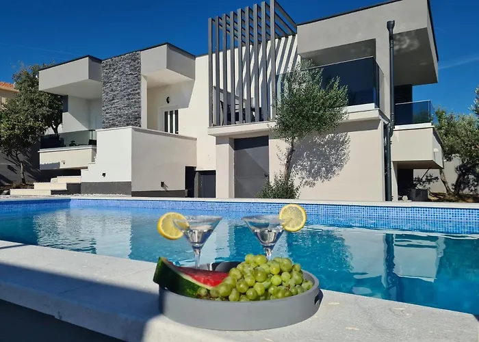 M&m Villa Sevid