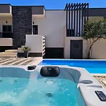 M&m Villa *